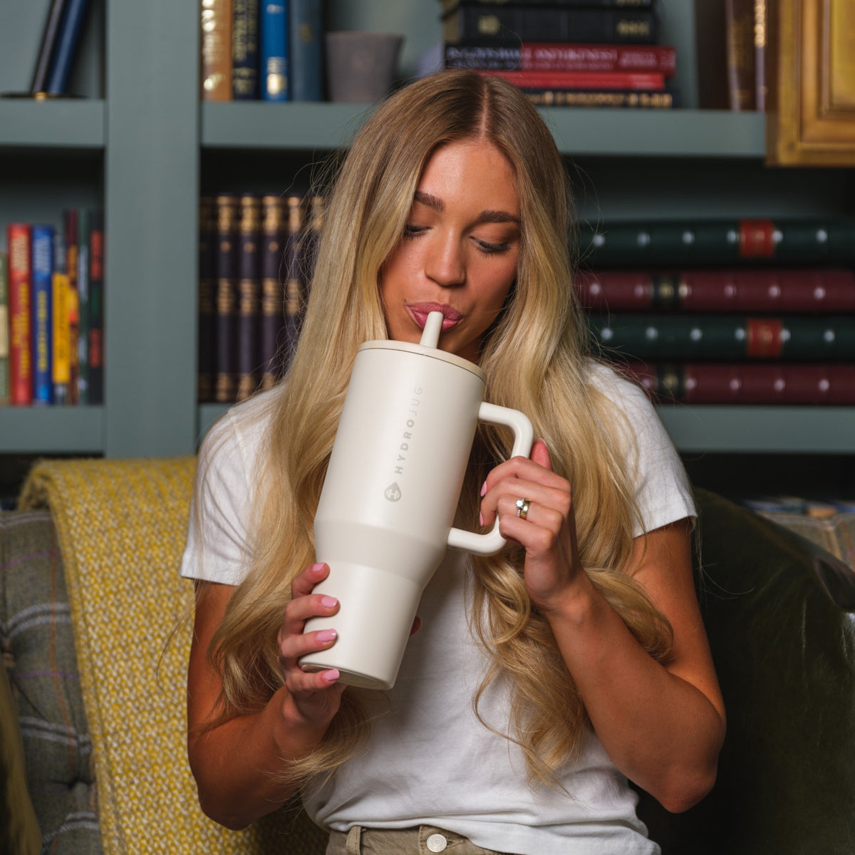 HYDROJUG HydroJug Traveler 40oz - All-Day Insulated Tumbler with Handle – Cream